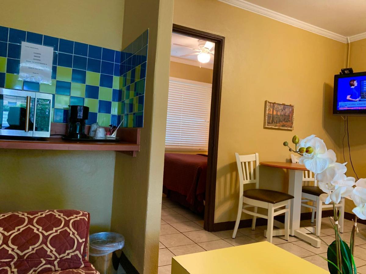 סיינט קלאוד Lakeside Inn And Cafe מראה חיצוני תמונה